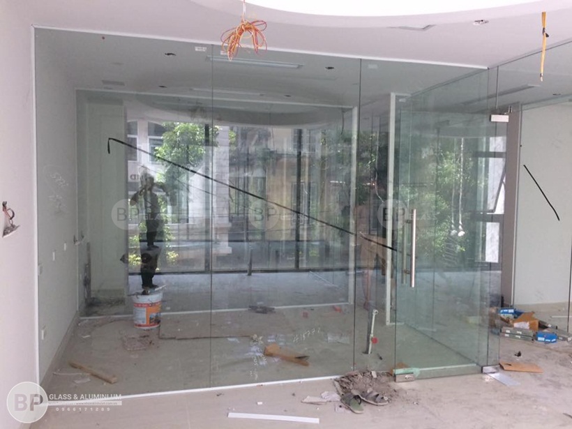 Thi công vách kính cường lực nhà anh Ngọc 30 Triệu Việt Vương buiphat.vn 